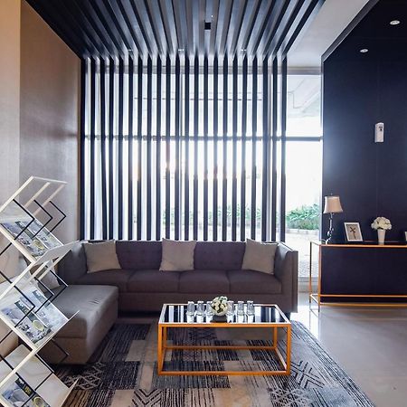 Collection O 15 Taman Melati Merr Surabaia Exterior foto