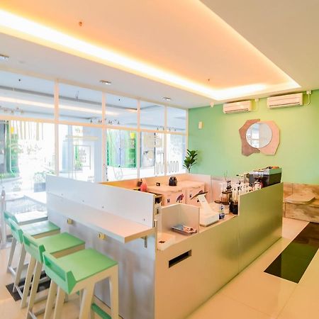 Collection O 15 Taman Melati Merr Surabaia Exterior foto
