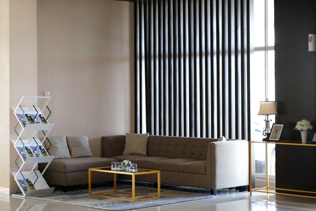 Collection O 15 Taman Melati Merr Surabaia Exterior foto